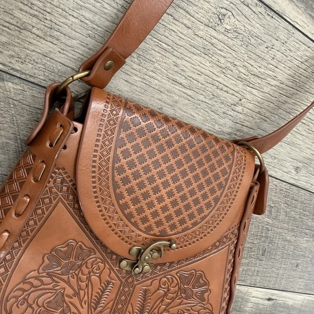 Alma Mia Tooled Leather‎ Crossbody Bag Brown Boho Western Saddle Floral Embossed